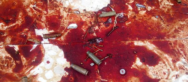 La sangre en el lugar del atentado terrorista contra una mezquita sufí ubicada en la localidad de Al Rauda - Sputnik Mundo