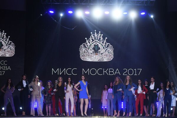 Duelo de bellezas en el certamen Miss Moscú - Sputnik Mundo