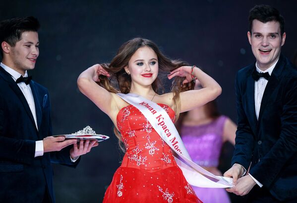 Duelo de bellezas en el certamen Miss Moscú - Sputnik Mundo