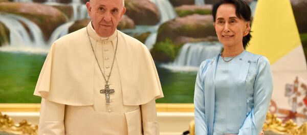 El Papa Francisco y la Consejera de Estado de Birmania, Aung San Suu Kyi - Sputnik Mundo