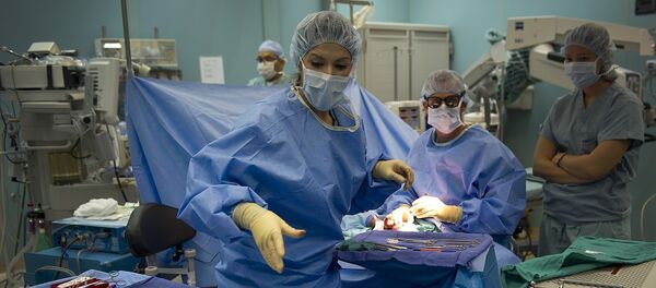 Cirujanos (imagen referencial) - Sputnik Mundo