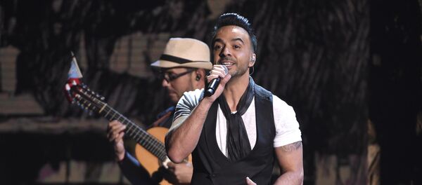 Luis Fonsi, cantante puertorriqueño - Sputnik Mundo