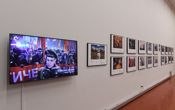 Exposición de las obras ganadoras del Tercer Concurso Internacional de Fotoperiodismo Andréi Stenin en el Centro de la Imagen de México. - Sputnik Mundo