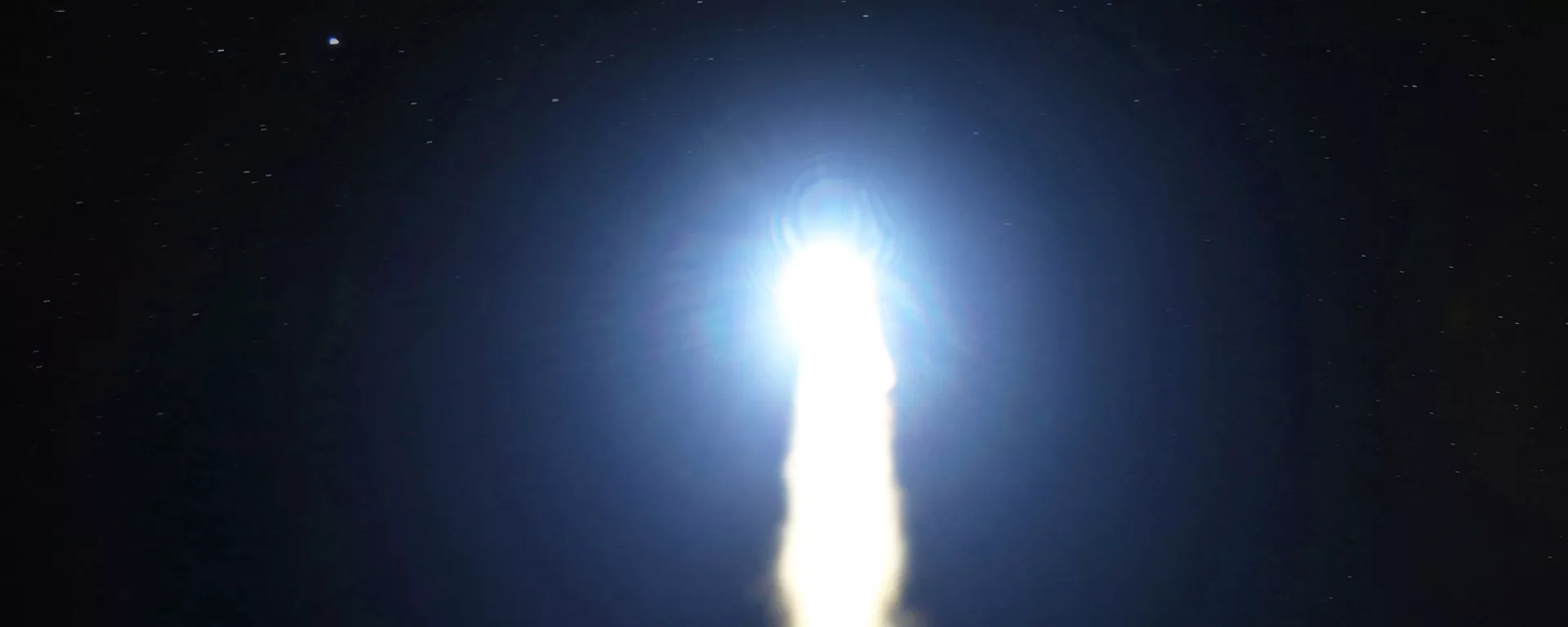 Запуск межконтинентальной баллистической ракеты Hwasong-15 в КНДР Запуск межконтинентальной баллистической ракеты Hwasong-15 в КНДР - Sputnik Mundo, 1920, 05.01.2022