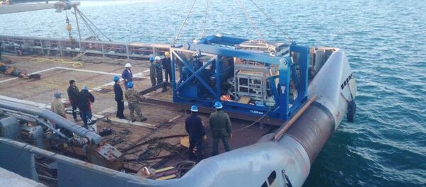 El buque de la Armada argentina Islas Malvinas con el sumergible ruso Pantera Plus - Sputnik Mundo