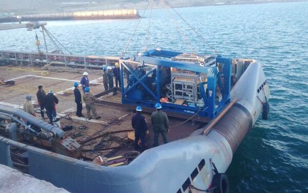 El buque de la Armada argentina Islas Malvinas con el sumergible ruso Pantera Plus - Sputnik Mundo