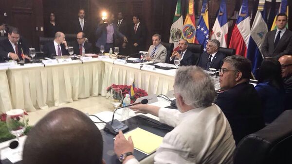 Delegaciones de Gobierno y oposición dialogan en Santo Domingo - Sputnik Mundo