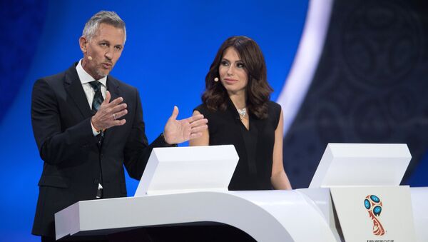 Presentadores del sorteo del Mundial 2018, Gary Lineker y María Komándnaya - Sputnik Mundo