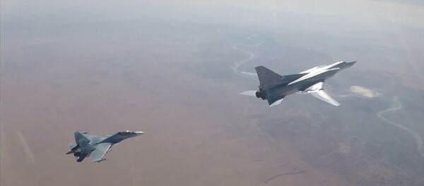 Increíbles imágenes aéreas de ataques de bombarderos rusos contra Daesh - Sputnik Mundo