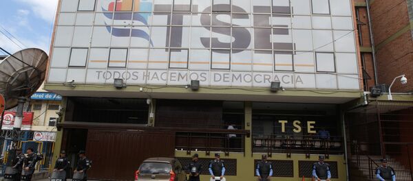 Policía protege el edifício del Tribunal Supremo Electoral de Honduras, en Tegucigalpa - Sputnik Mundo