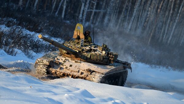 Un tanque ruso T-72 (archivo) - Sputnik Mundo