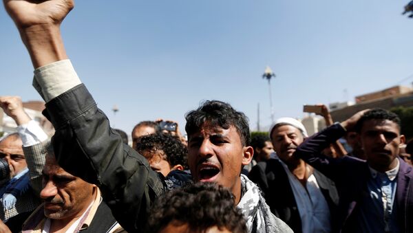 Los seguidores de los rebeldes hutíes en Yemen - Sputnik Mundo