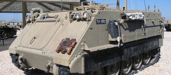 Un vehículo blindado M113 - Sputnik Mundo