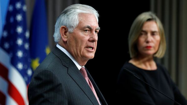 Rex Tillerson, secretario de Estado de EEUU, y Federica Mogherini, alta representante de la UE para Asuntos Exteriores (archivo) - Sputnik Mundo