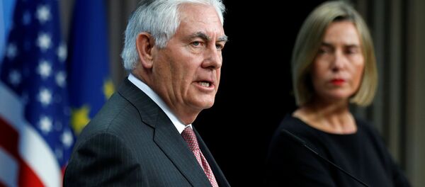 Rex Tillerson, secretario de Estado de EEUU, y Federica Mogherini, alta representante de la UE para Asuntos Exteriores (archivo) - Sputnik Mundo