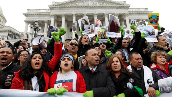 Manifestación en Washington pidiendo una solución para los 'dreamers' - Sputnik Mundo