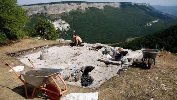 Las excavaciones arqueológicas en Cufut Qale, Crimea (archivo) Las excavaciones arqueológicas en Cufut Qale, Crimea (archivo) - Sputnik Mundo