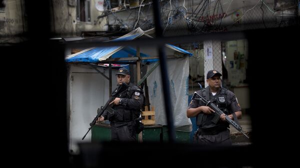 Policía militar brasileña en la favela Rocinha de Río de Janeiro  - Sputnik Mundo