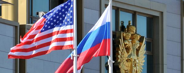 Banderas de EEUU y Rusia - Sputnik Mundo