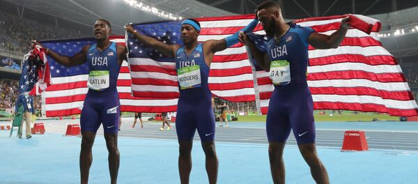 Miembros del equipo de EEUU, Justin Gatlin, Mike Rodgers y Tyson Gay en los JJOO 2016 de Río de Janeiro - Sputnik Mundo