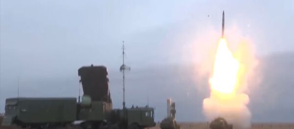 Los S-400 Triumf 'atacan a un enemigo' desde un polígono ruso - Sputnik Mundo