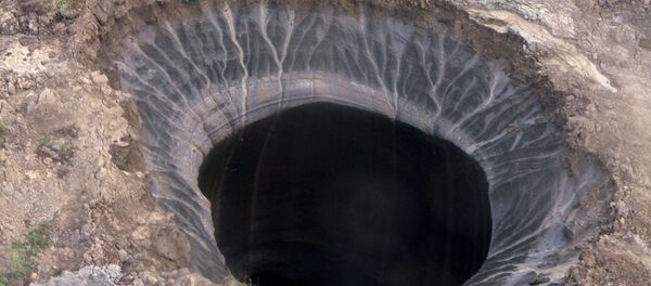 El enorme socavón en la peínsula de Yamal - Sputnik Mundo