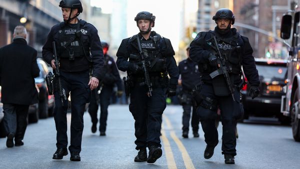 Policía en el lugar de la explosión en Nueva York, EEUU Policía en el lugar de la explosión en Nueva York, EEUU - Sputnik Mundo