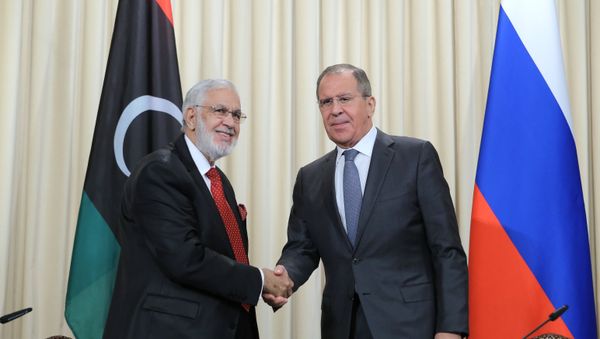 El ministro libio de Exteriores del Gobierno de Unidad Nacional, Taher Siala y su homólogo ruso, Serguéi Lavrov El ministro libio de Exteriores del Gobierno de Unidad Nacional, Taher Siala y su homólogo ruso, Serguéi Lavrov - Sputnik Mundo