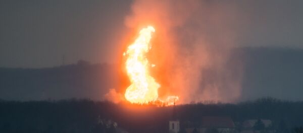 Incendio provocado por la explosi'on en la estaci'on de gas de Baumgarten - Sputnik Mundo