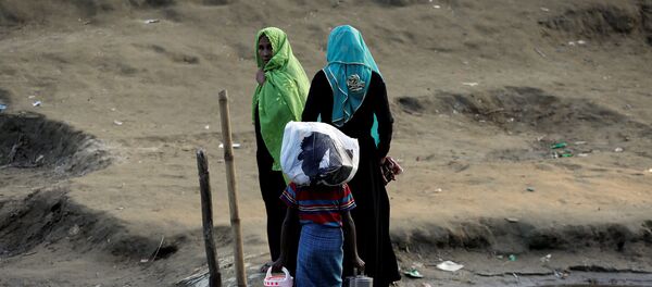 Los refugiados rohinyás en la frontera entre Birmania y Bangladés - Sputnik Mundo