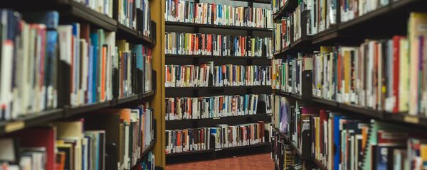 Biblioteca (imagen referencial) - Sputnik Mundo