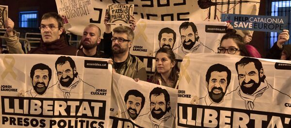Los catalanes exigen la libertad de presos políticos Jordi Cuixart y Jordi Sánchez (archivo) - Sputnik Mundo