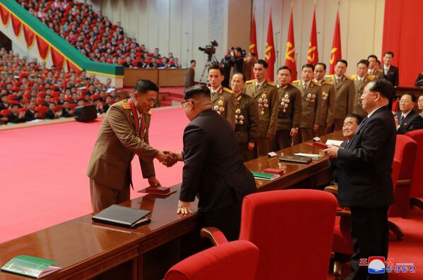 Los auténticos artífices del poderío militar de Corea del Norte, en imágenes Los auténticos artífices del poderío militar de Corea del Norte, en imágenes - Sputnik Mundo