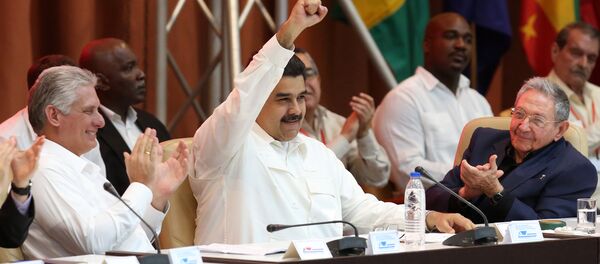 Miguel Diaz-Canel, Nicolas Maduro y Raul Castro durante el XVI Consejo Político de la ALBA-TCP - Sputnik Mundo