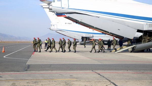 El regreso de militares rusos de Siria a Rusia El regreso de militares rusos de Siria a Rusia - Sputnik Mundo