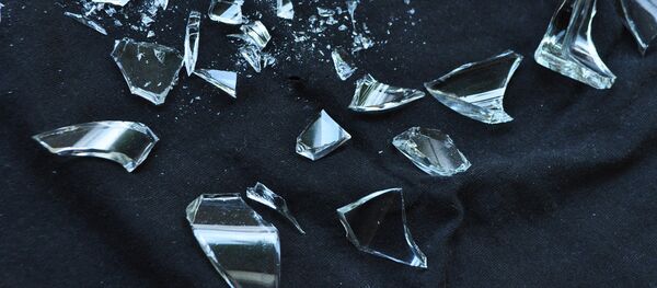 Cristal roto (imagen referencial) - Sputnik Mundo