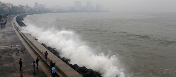 El paso del ciclón Ockhi en la India - Sputnik Mundo