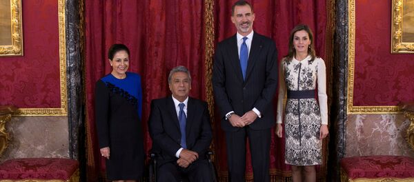 El rey Felipe VI de España y la reina Letizia junto al presidente de Ecuador, Lenín Moreno y su esposa Rocío González - Sputnik Mundo