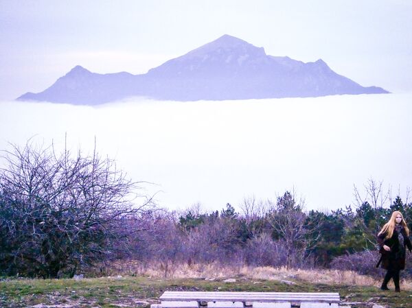 La montaña Beshtau vista desde la montaña Mashuk en Piatigorsk - Sputnik Mundo
