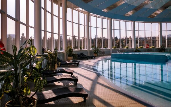 La zona de piscina del sanatorio Mashuk Aqua-Therm - Sputnik Mundo