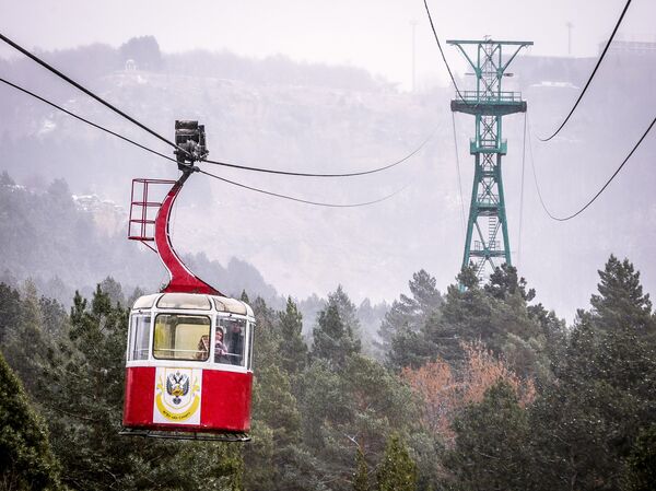 Un teleférico que puede llevarte a los misterios de Rusia. ¿Te atreverías a tomarlo? - Sputnik Mundo