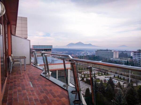 Vistas sobre las montañas desde el sanatorio Russ - Sputnik Mundo