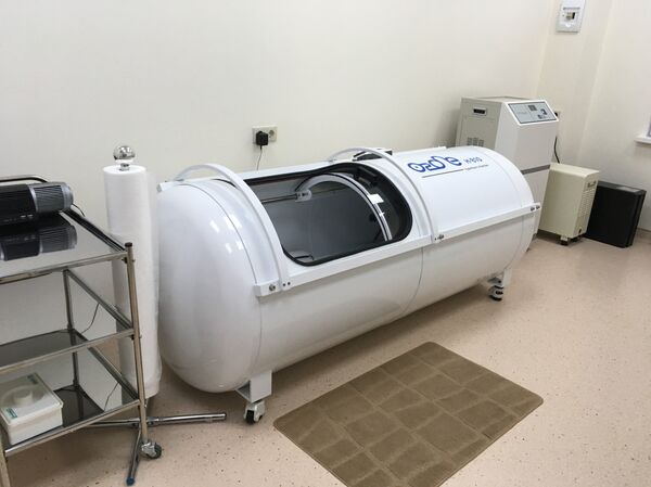 Una cámara isobárica en la clínica adyacente al sanatorio Russ - Sputnik Mundo