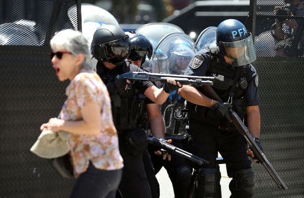 Jornadas de violentas protestas en Argentina ante la propuesta de reforma jubilatoria discutida en el Congreso Nacional, Buenos Aires - Sputnik Mundo