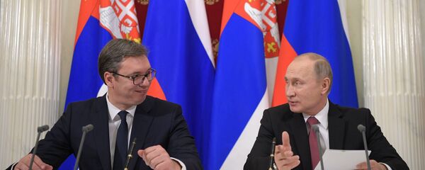 Presidente de Serbia, Aleksandar Vucic, y presidente de Rusia, Vladímir Putin - Sputnik Mundo