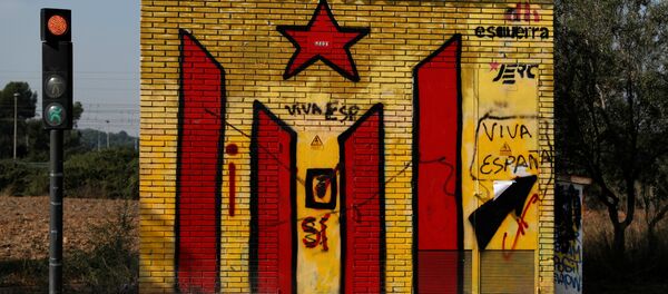 Una bandera separatista de Cataluña - Sputnik Mundo
