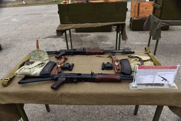 Proteger las fronteras, objetivo prioritario: Rusia entrega armas a Tayikistán - Sputnik Mundo