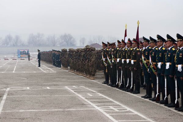 Proteger las fronteras, objetivo prioritario: Rusia entrega armas a Tayikistán - Sputnik Mundo