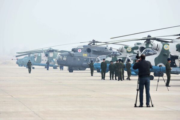 Proteger las fronteras, objetivo prioritario: Rusia entrega armas a Tayikistán - Sputnik Mundo