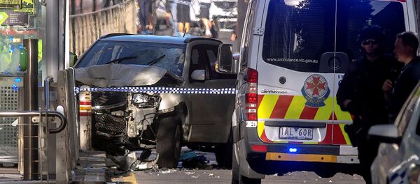 Policía australiana en el lugar del atropello en Melbourne - Sputnik Mundo
